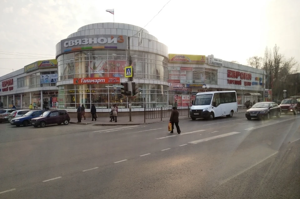 Выходить можно только в ближайший магазин или в аптеку