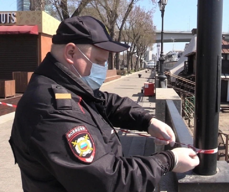 Во время рейда по набережной Ростова полиция оштрафовала рыбаков, нарушивших самоизоляцию. Фото: ГУ МВД России по Ростовской области