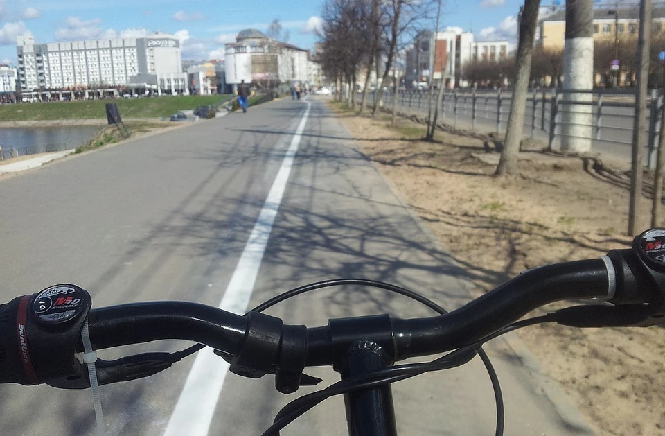 В Твери столкнулись велосипед и мотоцикл
