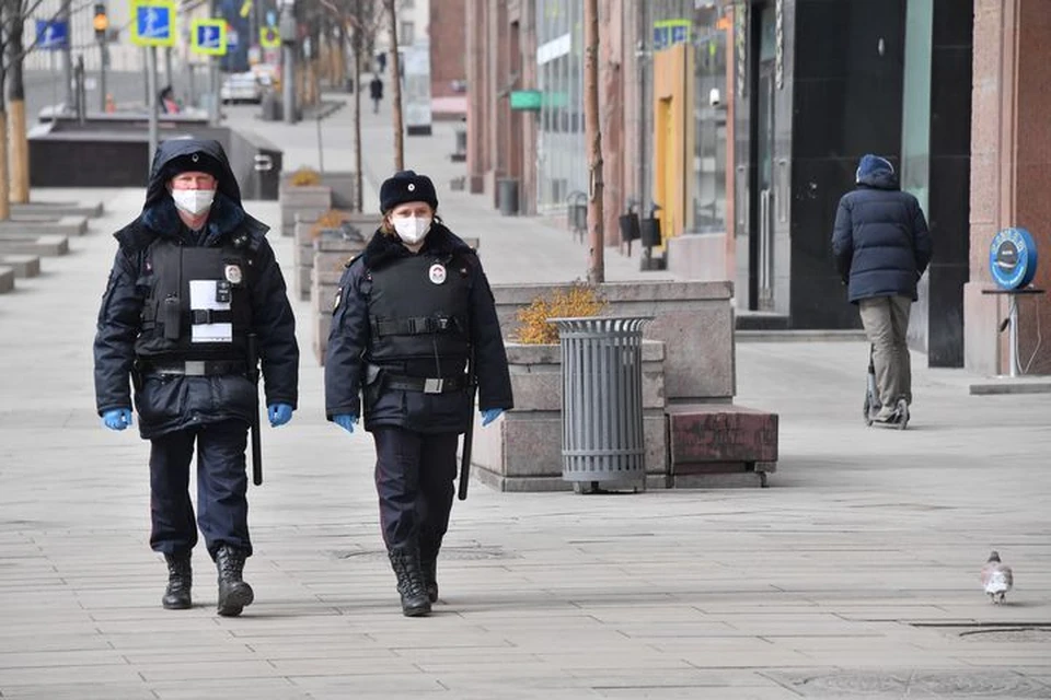 В Новосибирске парня оштрафовали за то, что он гулял в двух остановках от дома.