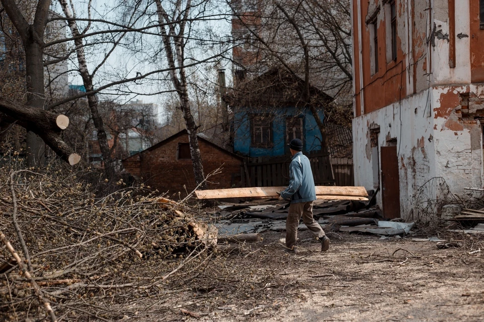 Сейчас на объекте разбирают крышу