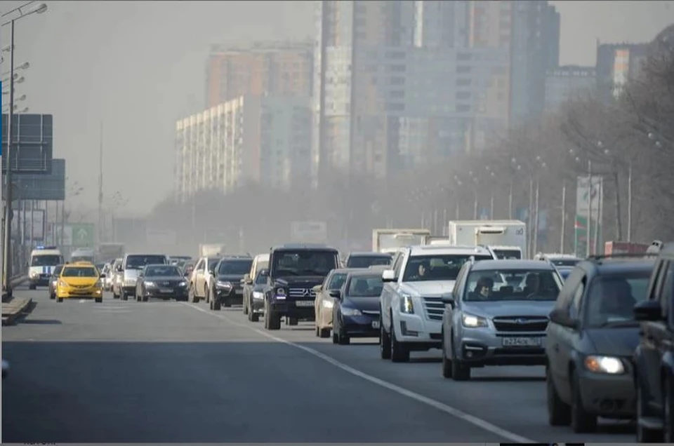 Машин на улицах в Челябинске меньше. Но стал ли чище воздух?