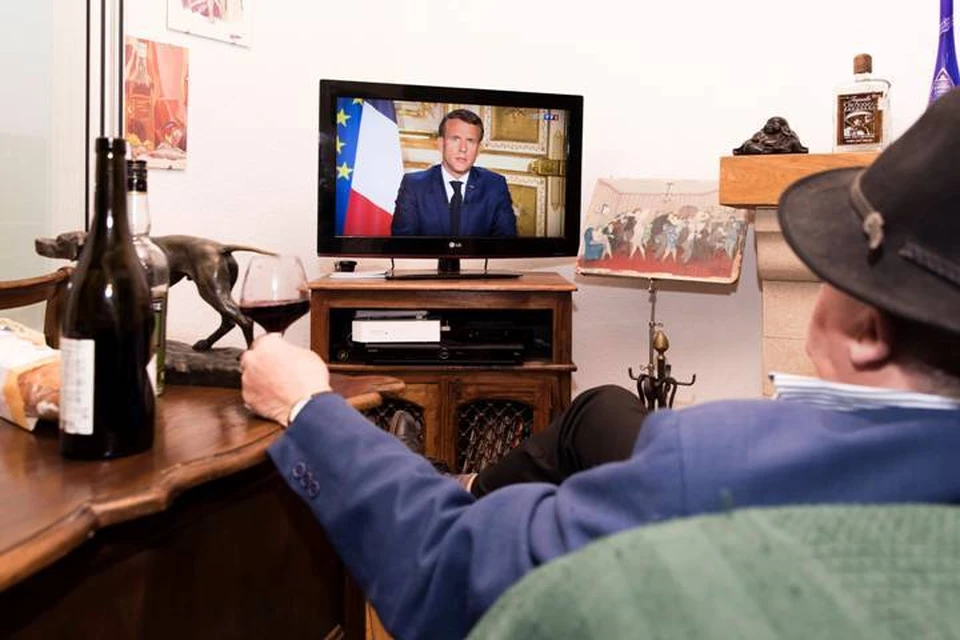 Президент Франции Эммануэль Макрон объявил согражданам, что он продлевает режим самоизоляции до 11 мая