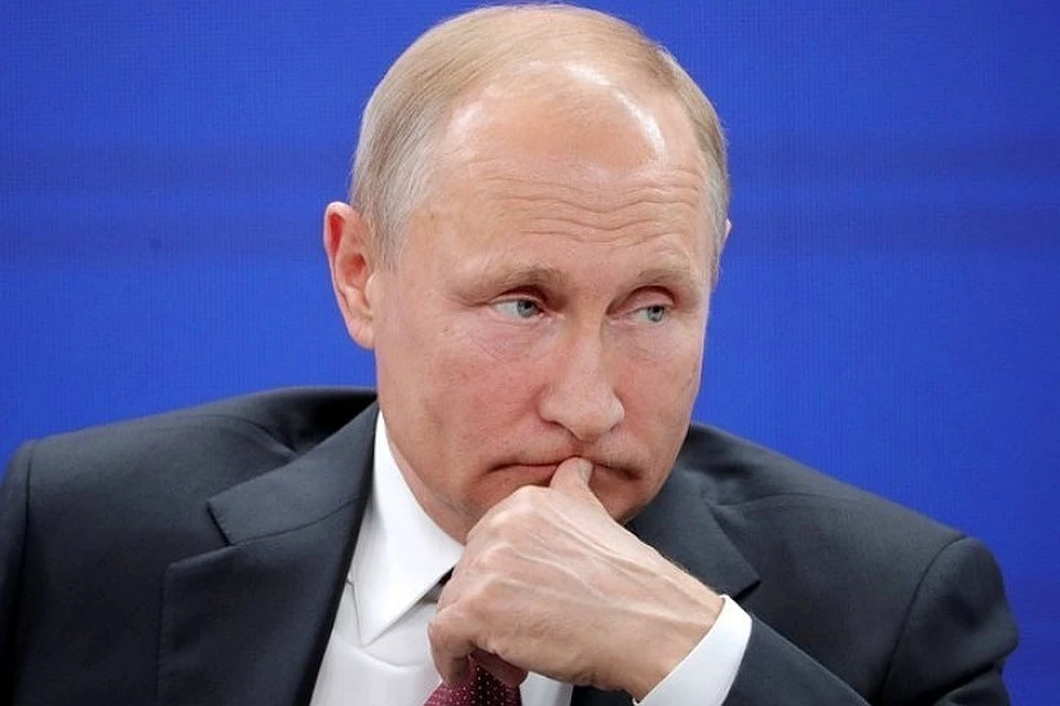 Путин перенес срок отчета чиновников о доходах