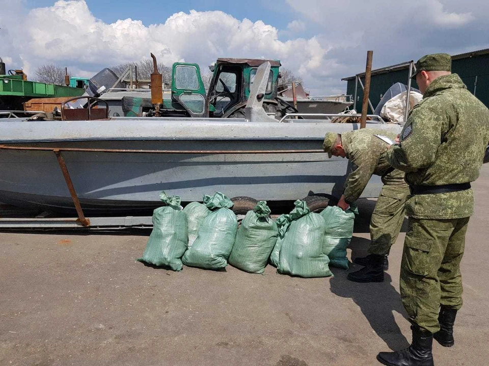 В Ростовской области пограничники задержали браконьеров с крупным уловом. Фото: ПУ ФСБ России по РО.