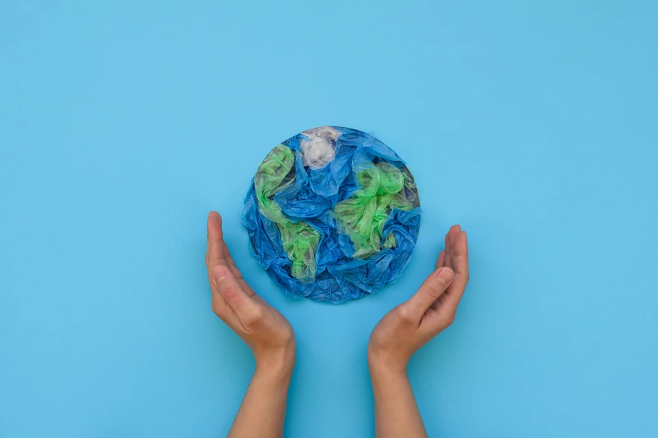 Вторая жизнь пластика - это толчок не только к развитию технологий и экономики, но и возможность решить глобальную проблему экологии. Фото: shutterstock.com.