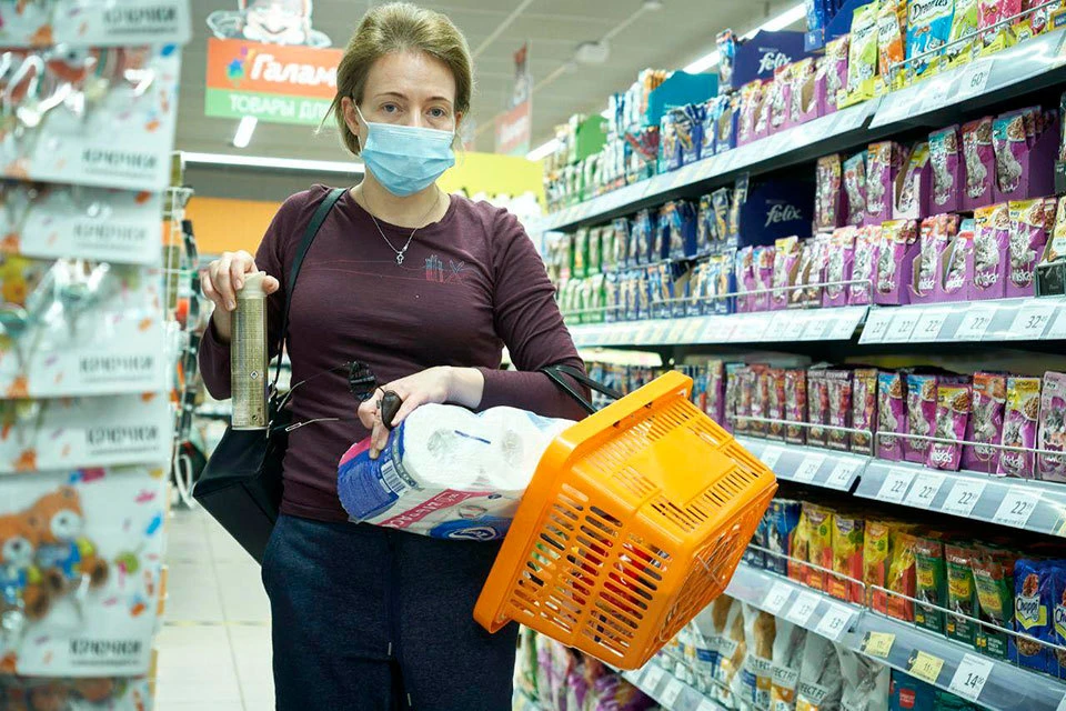 Для многих жителей столичного региона маски становятся неизменным атрибутом одежды. Фото: mosregtoday.ru