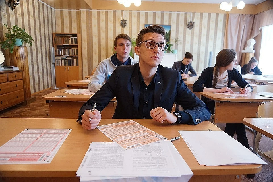 ЕГЭ перенесли из-за пандемии на лето