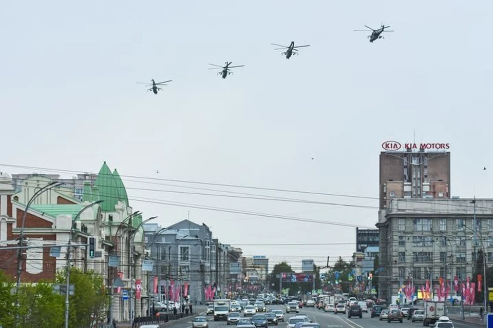 В Новосибирске прошла генеральная репетиция воздушного Парада Победы.