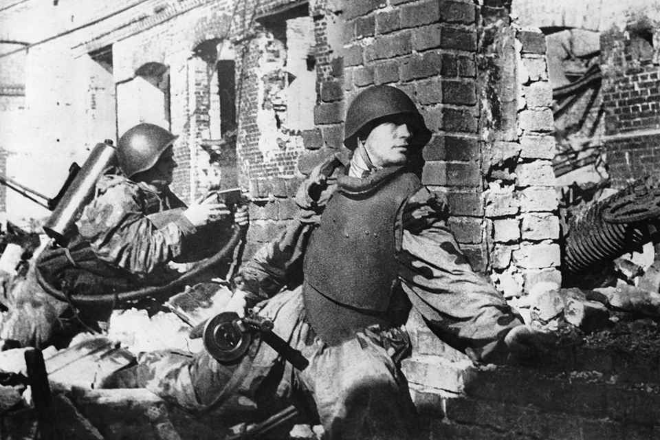 Участники уличных боев в Сталинграде, 1942 год. Фотохроника ТАСС
