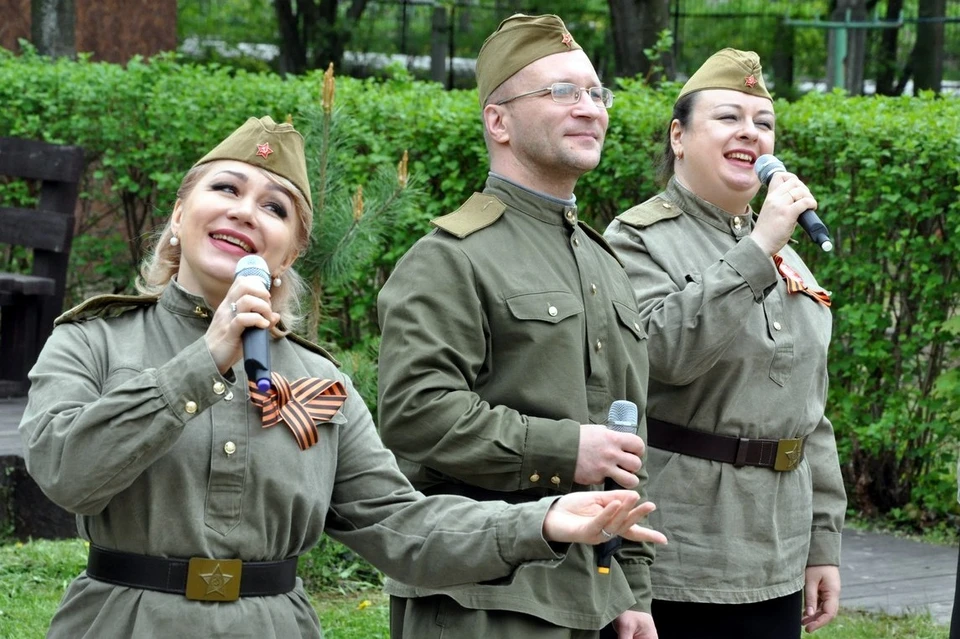 Задушевные песни зрители встретили громкими аплодисментами. Фото: сайт областного правительства.