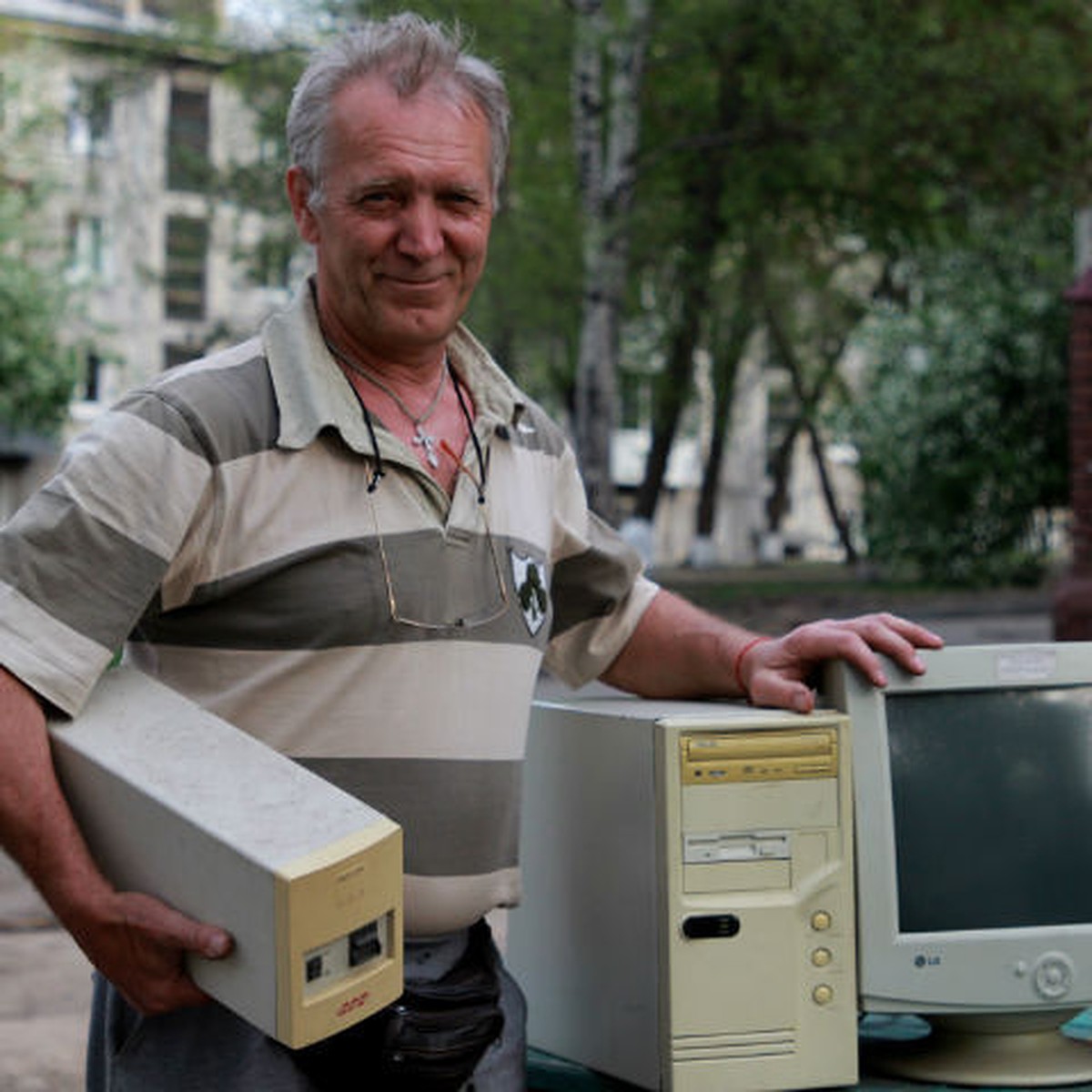 Сибиряки по частям собирают старые компьютеры и раздают их многодетным  семьям - KP.RU