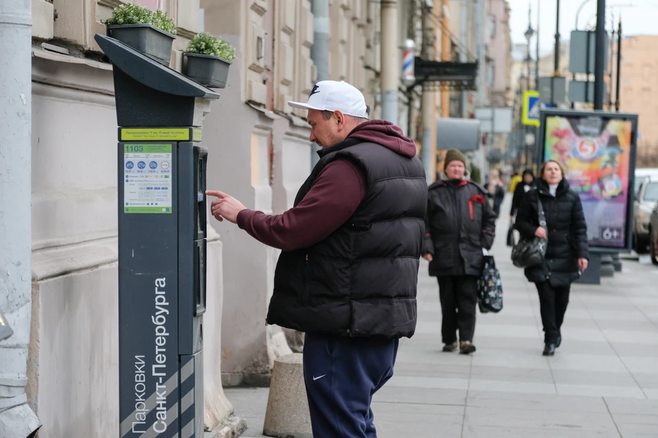 Пользоваться платными. Москвичи стали реже пользоваться платными парковками.