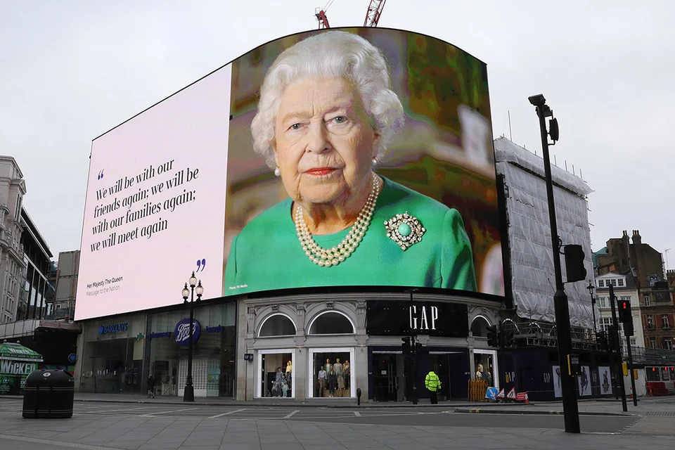 Цитаты с телеобращения Елизаветы II на площади в Лондоне.
