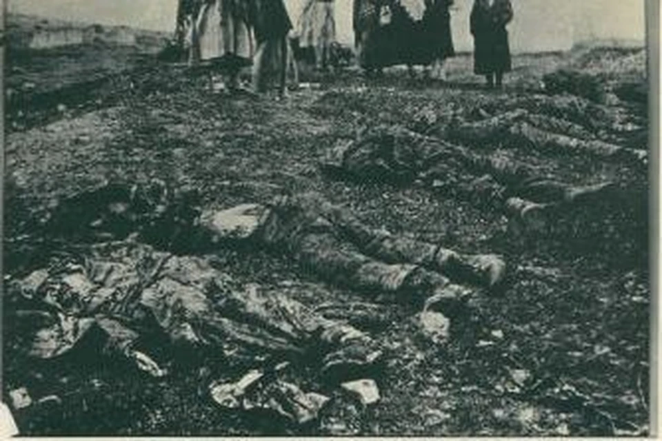 Жертвы расправы нацистов над мирными жителями города Старый Крым. Архивное фото