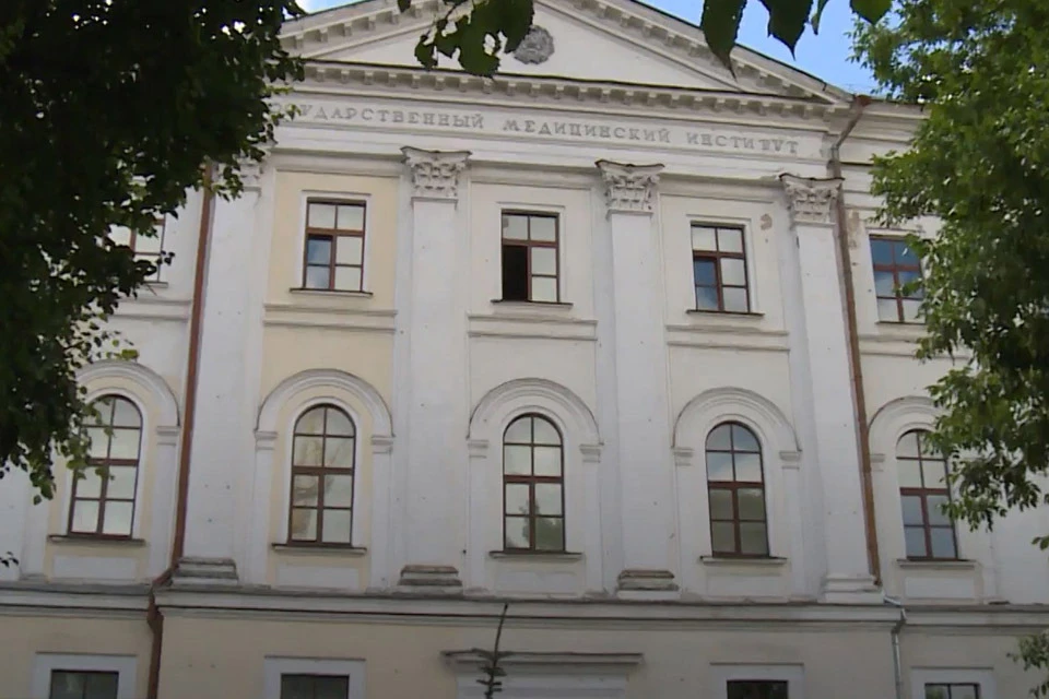В начале мая в Твери с бывшего здания НКВД срезали мемориальные доски