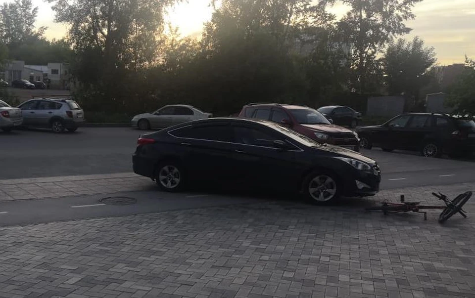 Седан сбил ребенка на велосипеде на улице Большевистская. Фото: Госавтоинспекция Новосибирска