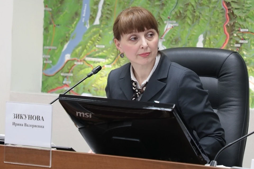 Ирина Зикунова, спикер Законодательной думы края, пожелала молодым парламентариям честной и плодотворной работы на благо региона