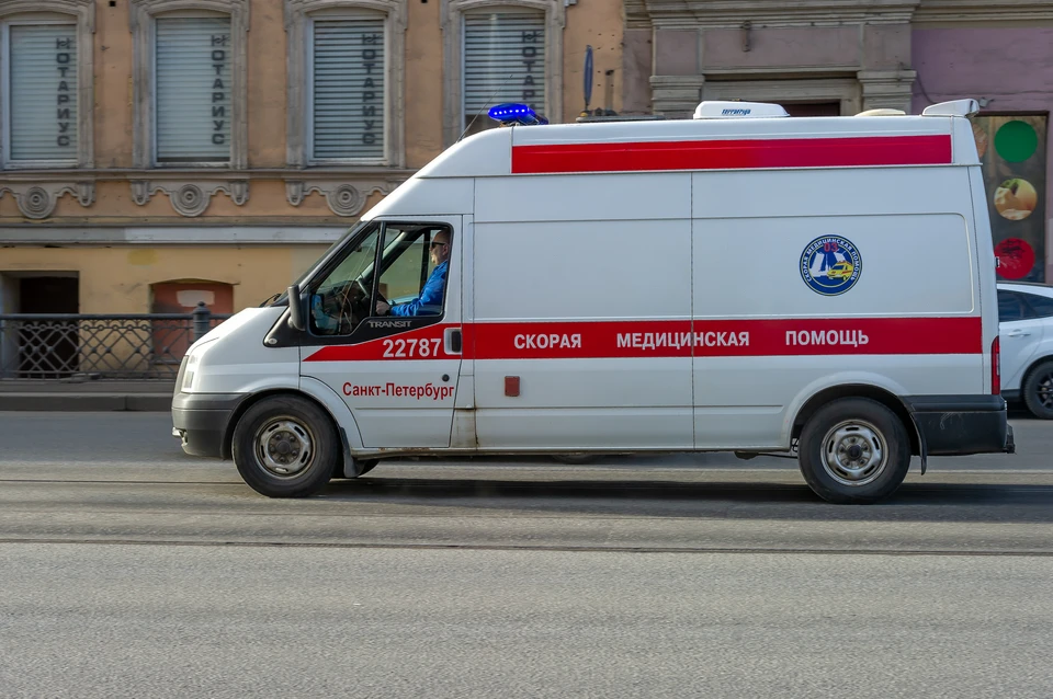 Грудного малыша нашли брошенного на скамейке в Санкт-Петербурге