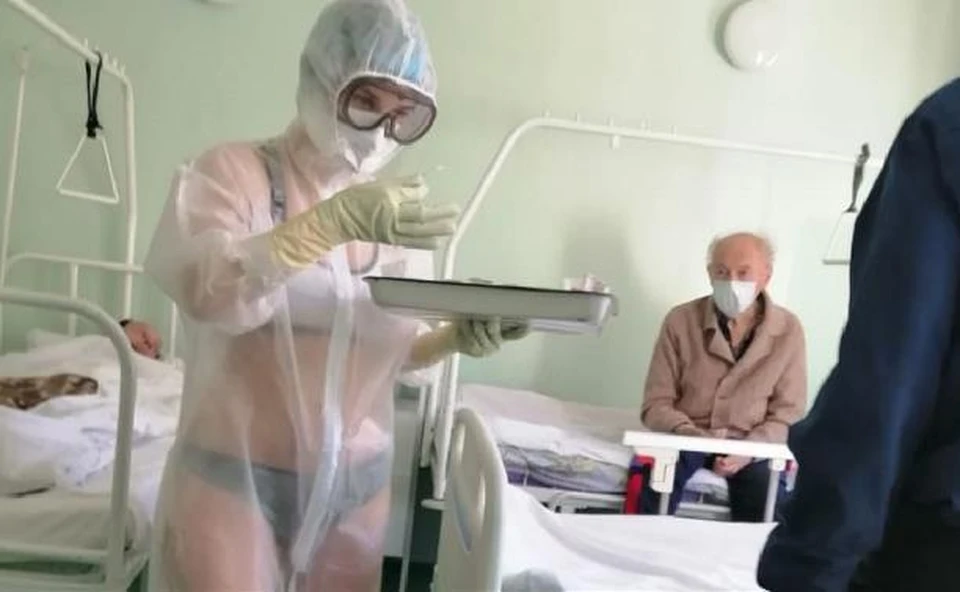 В сети появилось новое фото тульской медсестры в купальнике