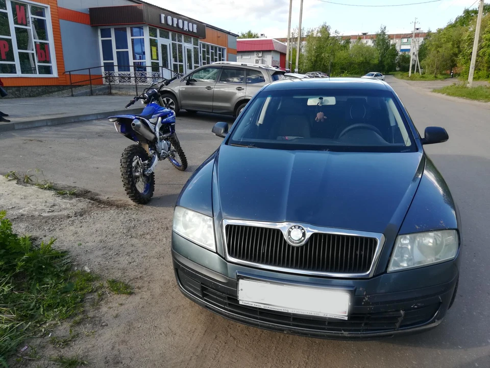 Мотоциклист столкнулся с автомобилем «Skoda Octavia»