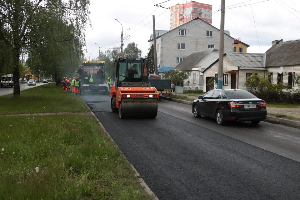 Ремонт ведут на двух участках: от улицы Кислородной до дома №134, а также от улицы III Интернационала до улицы Литейной.