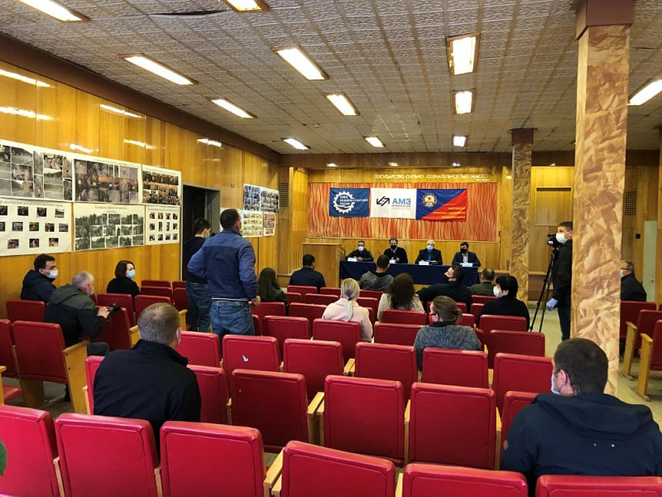 В Армавире рабочая группа встретилась с коллективом завода. Фото: пресс-служба администрации Краснодарского края.