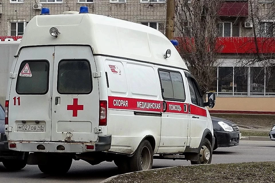 Водителя и пассажира увезли на скорой в тверскую горбольницу.