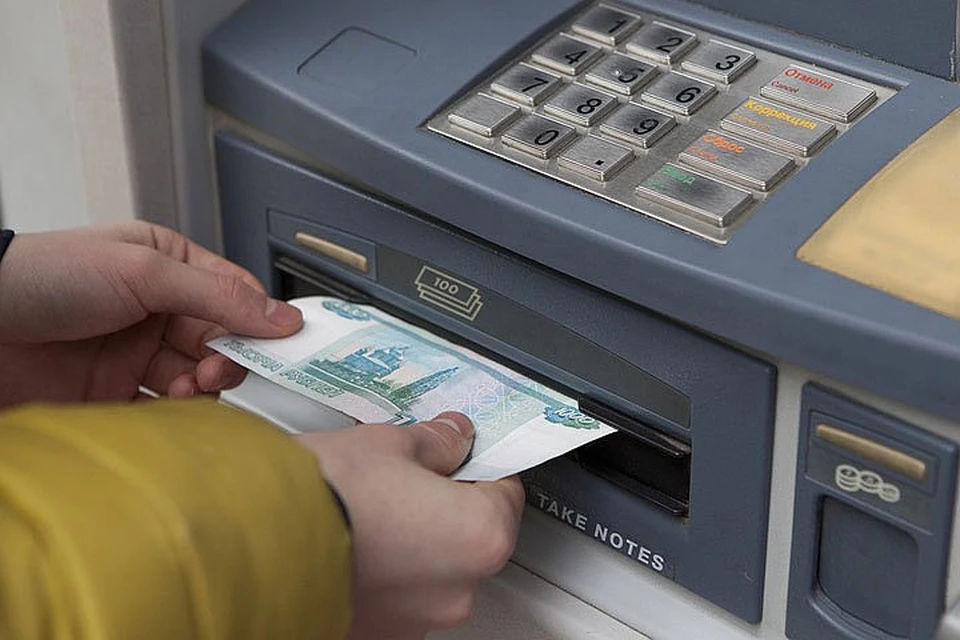 Экономист объяснил, зачем банки ввезли в Россию рекордную сумму валюты