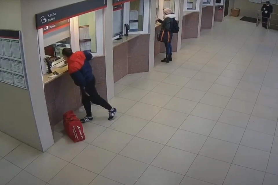 Липчанин украл телефон на вокзале Тулы
