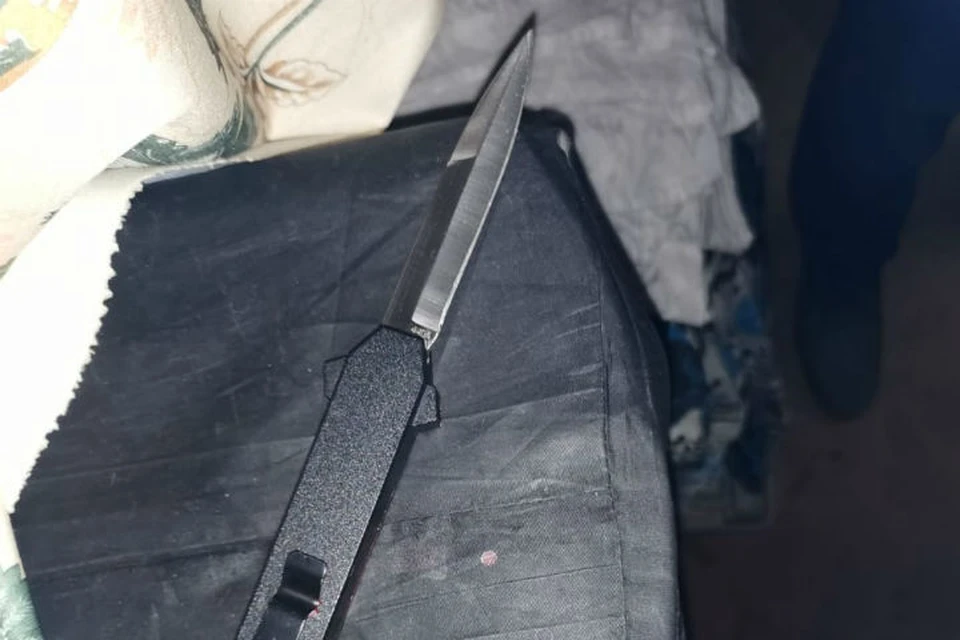 Тот самый нож, которым мужчина зарезал двух соседей. Фото: СУ СК России по Иркутской области