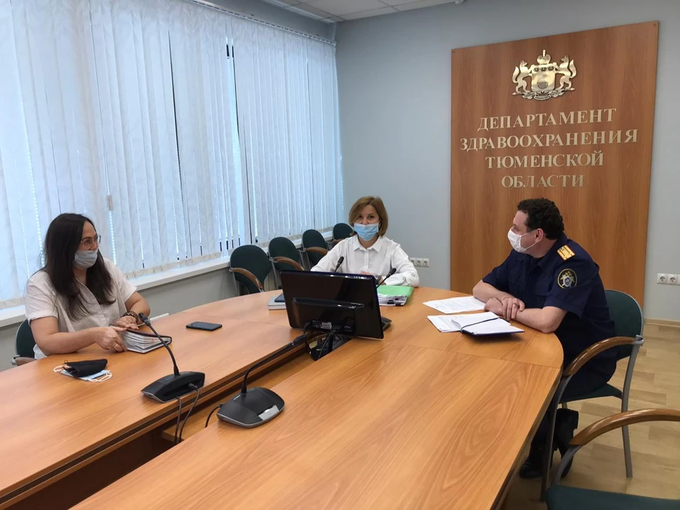 В Тюмени следователи провели беседу с медиками, получившими выплаты за работу с COVID-19. Фото - СК по Тюменской области.