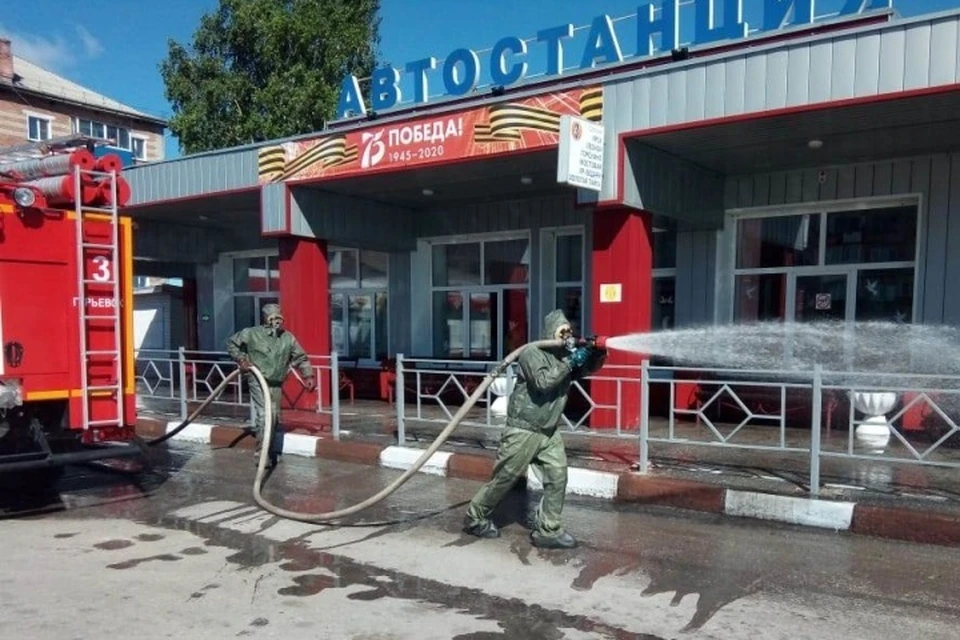 Для дезинфекции городских и транспортных объектов в Кузбассе привлекли МЧС. Фото: ГУ МЧС России по Кемеровской области