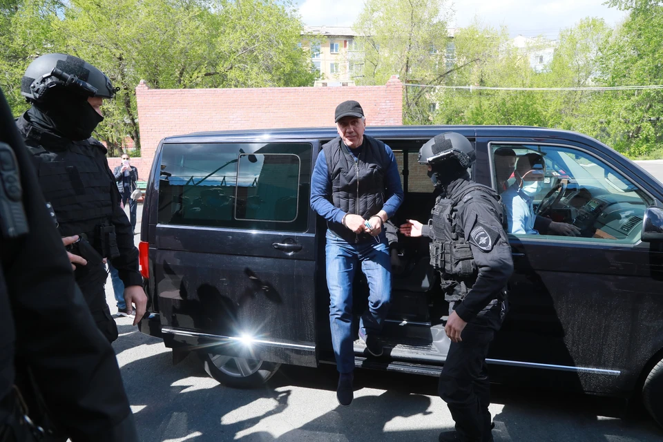 Красноярцы вышли к СИЗО на митинг в поддержку Быкова.