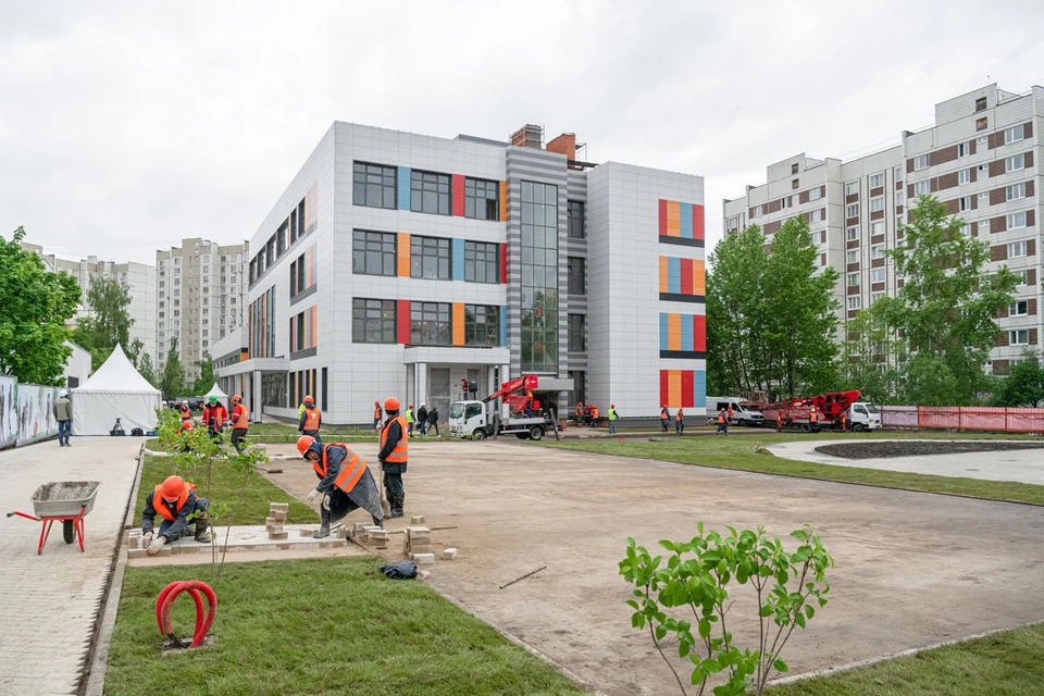 Открыть новые корпус «Школы Новокосино» планируют 1 сентября 2020 года. Фото: Максим Мишин/АГН "Москва"