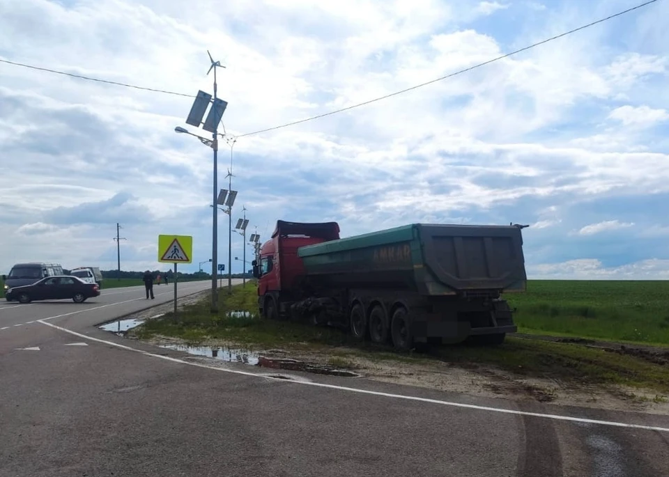 Водитель большегруза «Скания» двигался по автодороге Курск – Борисоглебск в Тимском районе