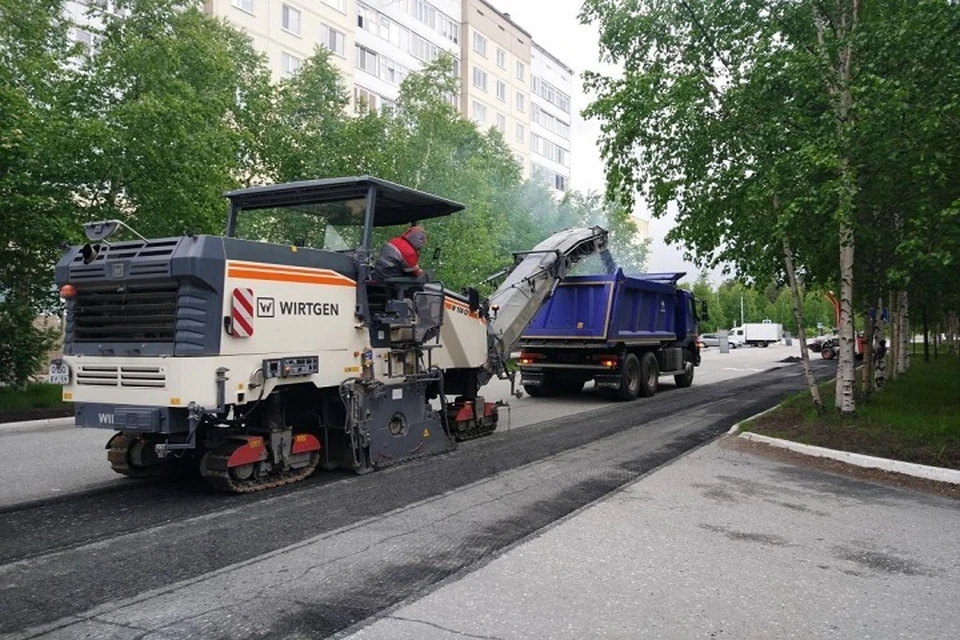 К ремонту дорог приступили в Когалыме. Фото администрации города.
