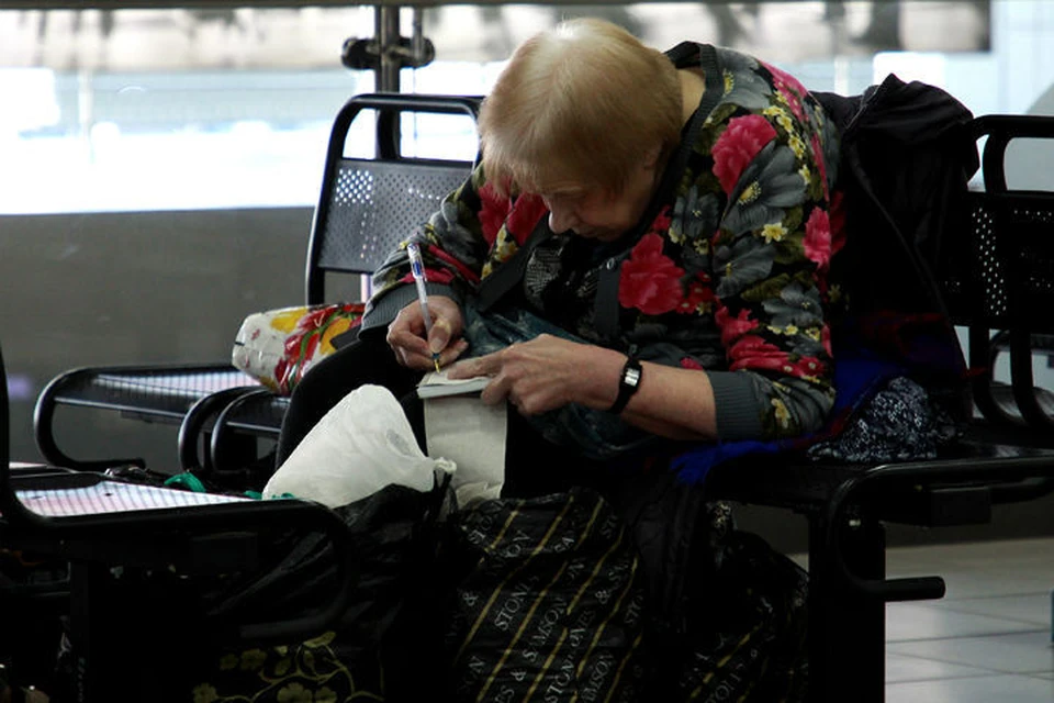 Пенсионерка, которая семь лет живет в иркутском аэропорту, отказалась переезжать в приют