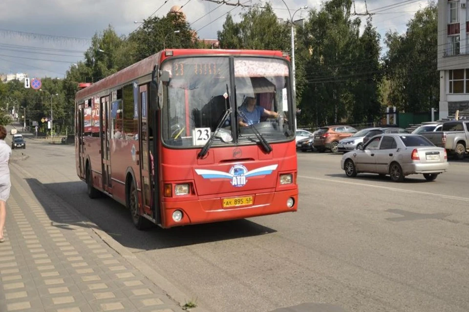 Маршруты шести автобусов и двух троллейбусов изменятся на время ремонта теплосетей. Фото: admkirov.ru