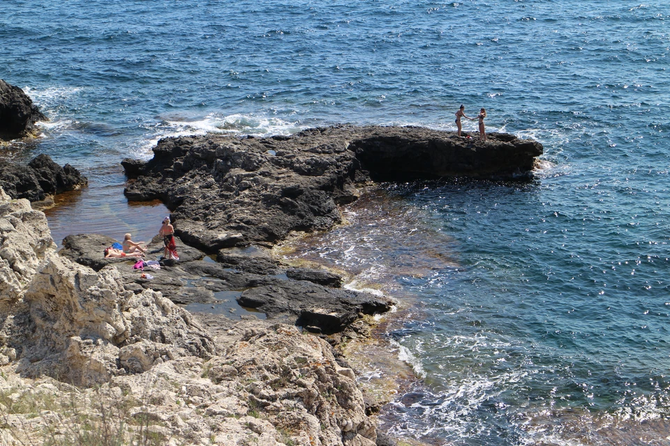 Вода в черном море ялта. Штормовое Крым. Полуостров Крым. Состояние моря в Любимовке Севастополь август 2022. Крым Севастополь.