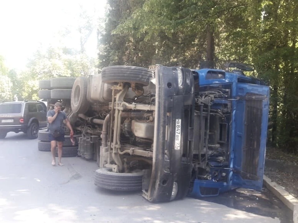 В Сочи пассажирский автобус столкнулся с грузовиком. Фото: пресс-службы ГУ МВД России по Краснодарскому краю.
