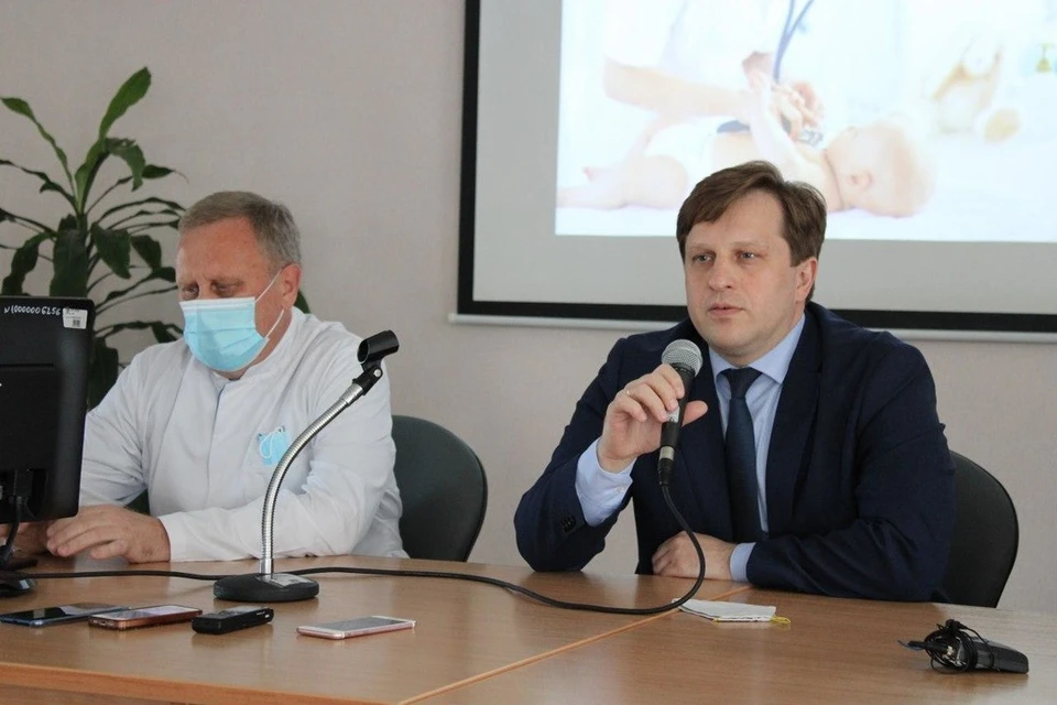 Дмитрий Попов на встрече с медиками.