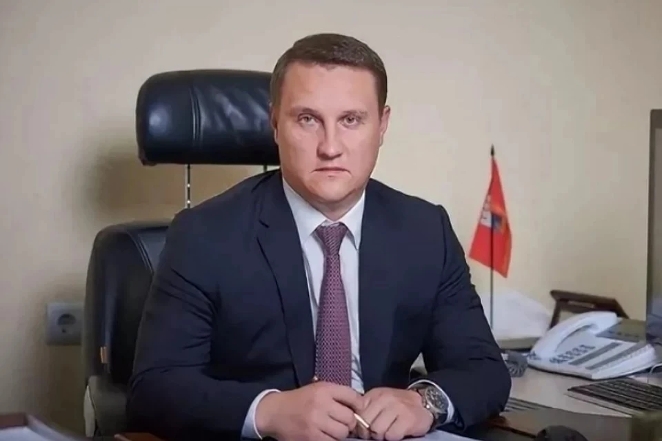 Дмитрию Семенову 40 лет, родом из села Рогатая Балка (Петровский район). По образованию экономист