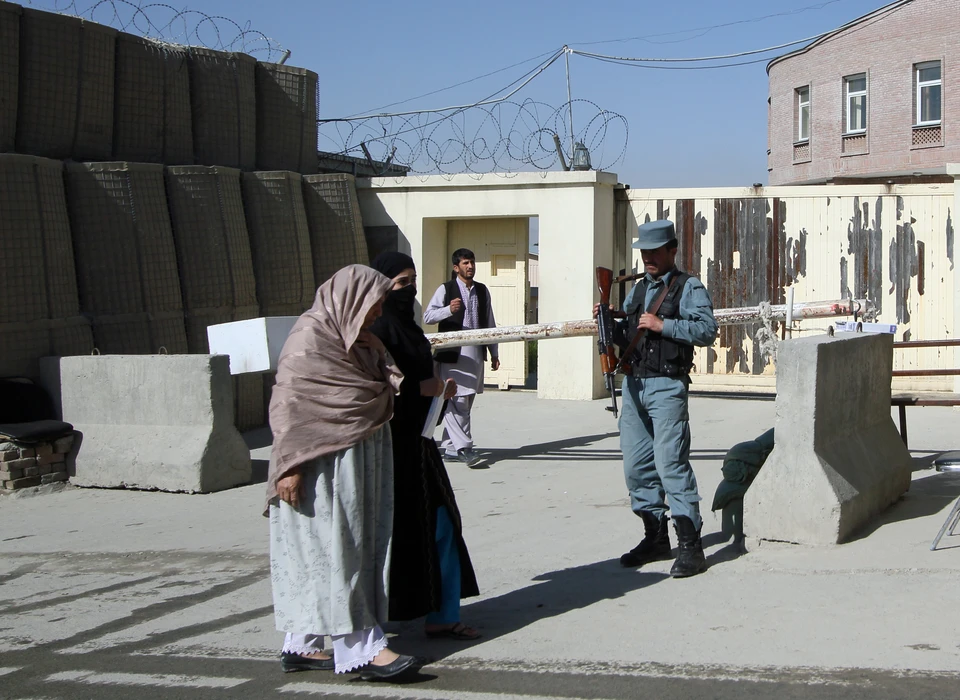 Боевики захватили в заложники 53 человека в Афганистане