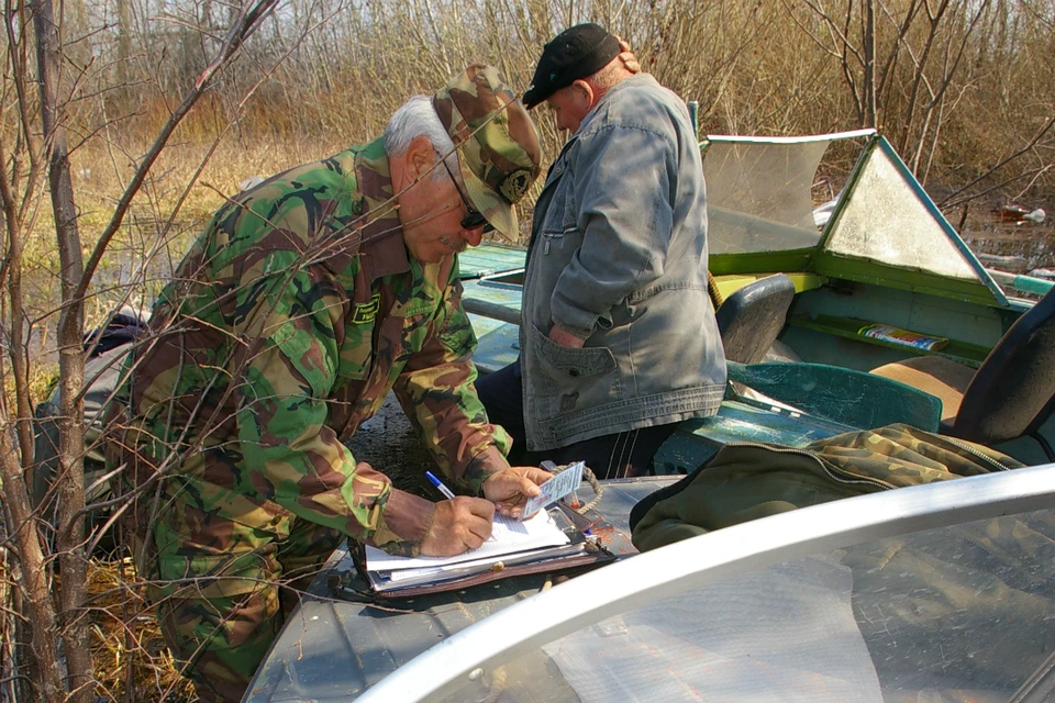 На несчастье браконьеров, они нарвались на инспекторов кировского Рыбнадзора.