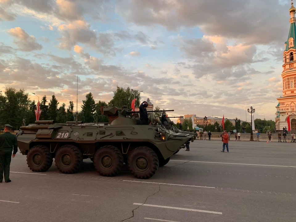 Парад проходит на Соборной площади.