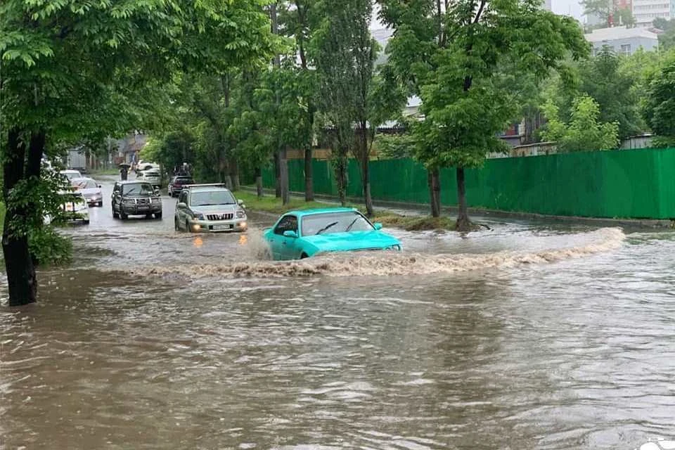 Затопленная улица Борисенко. Материал представлен Аварийными комиссарами Приморья