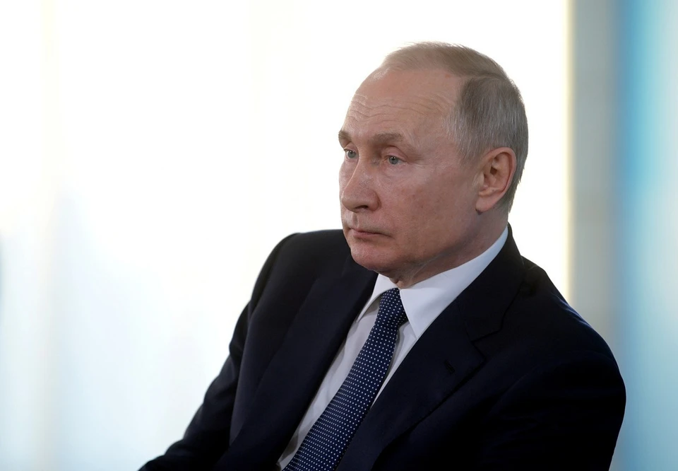 Путин: входя в "красную зону", медики попадают словно в зону боевых действий