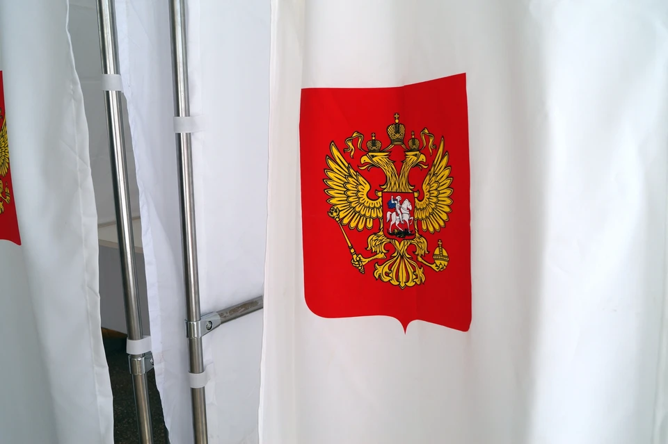 В первые день на участки голосования пришло около 100 тысяч крымчан, а всего за 25 июня отдали свой голос более 200 тысяч.