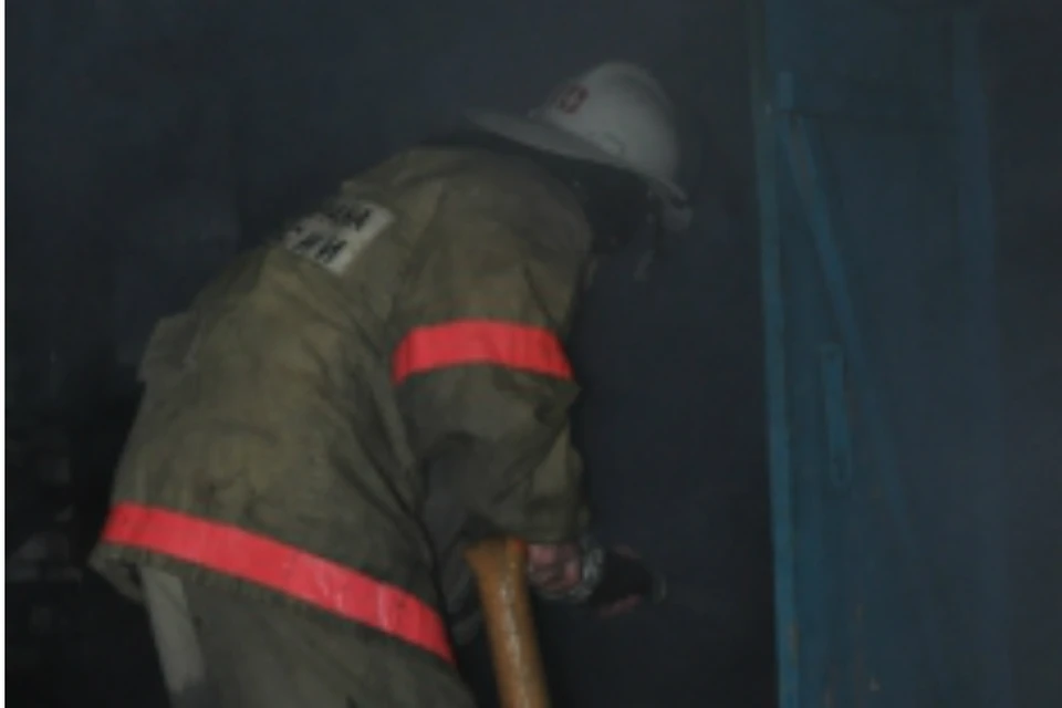 В Ростове потушили пожар в заброшенном здании